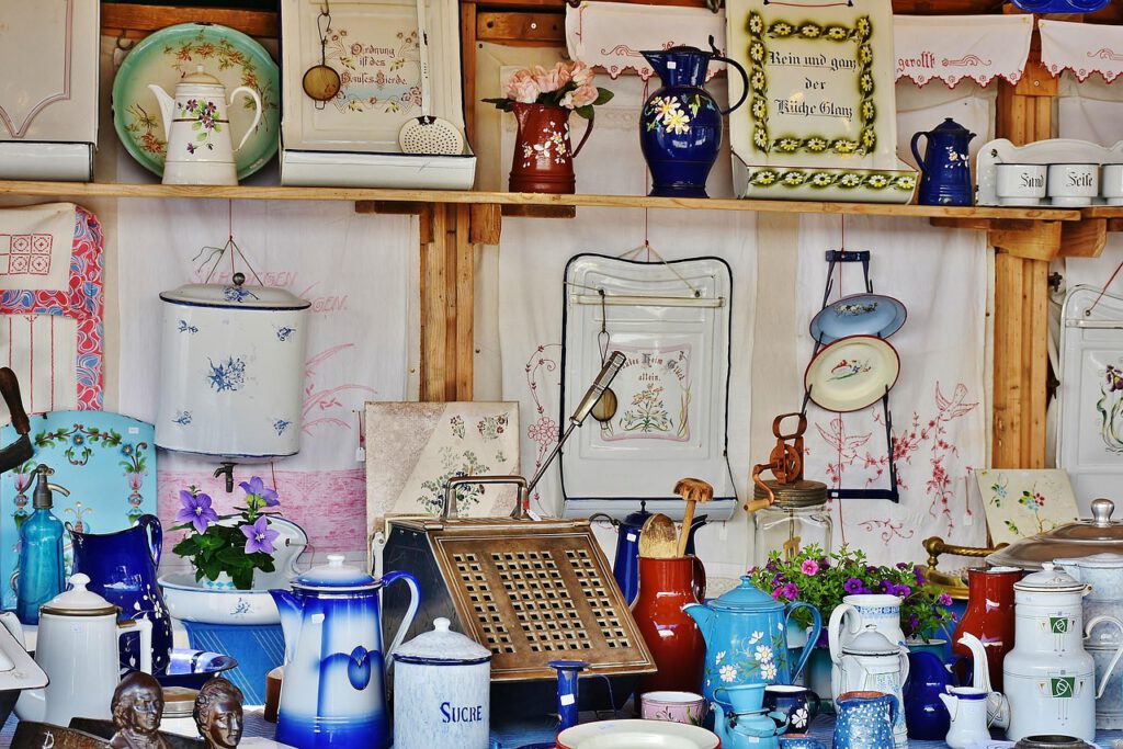 junk, antique, old, flea market, second hand, antiques, sale, used trade, business, facade, building, act, selling, junk, junk, flea market, flea market, flea market, flea market, flea market, second hand, second hand, Low Budget Travel Hagenberg