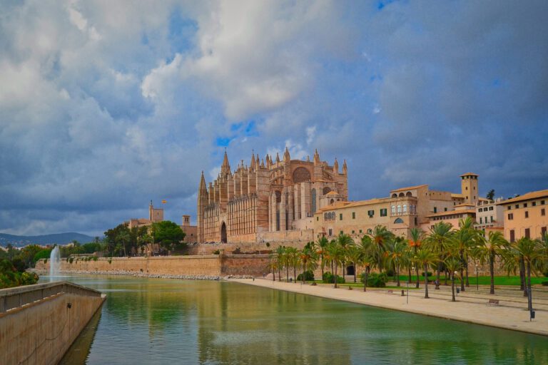 cathedral, Hagenberg , architecture, spain, building, gothic, tourism, historical, landmark, church, Billigreisen Hagenberg, Billigreisen Hagenberg, Billigreisen Hagenberg