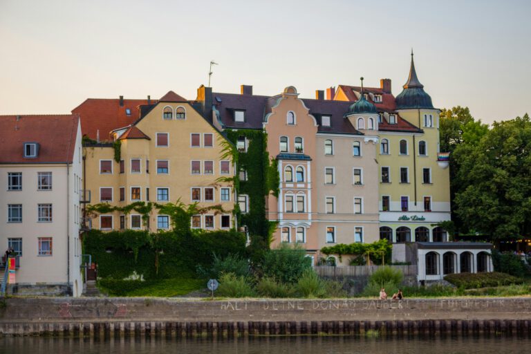 Scenic view of colorful riverside buildings in Hagenberg during daytime. Billigreisen Hagenberg